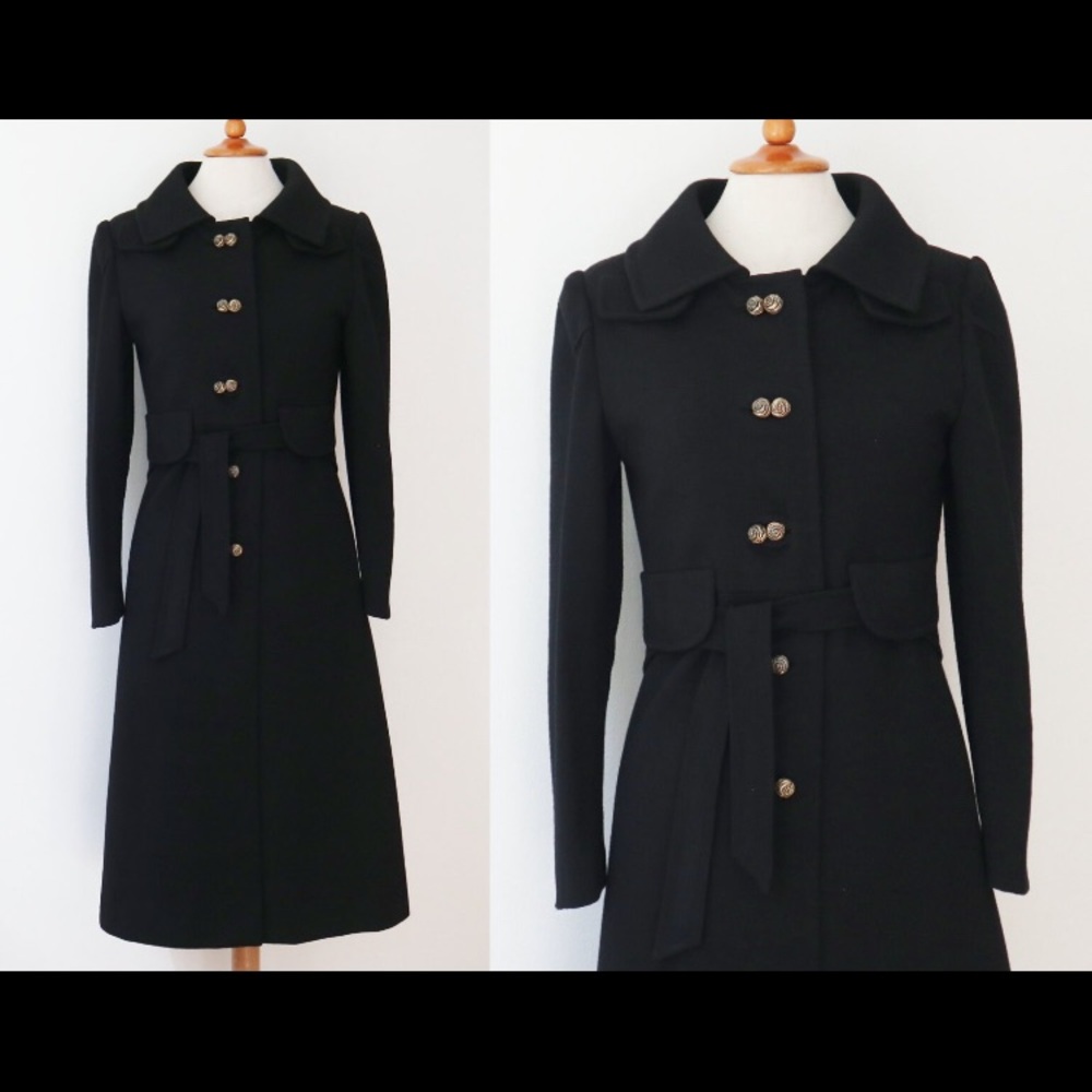 1970s Vintage Coat With Big Collar/Double Rowed Silver Rose Button Closure